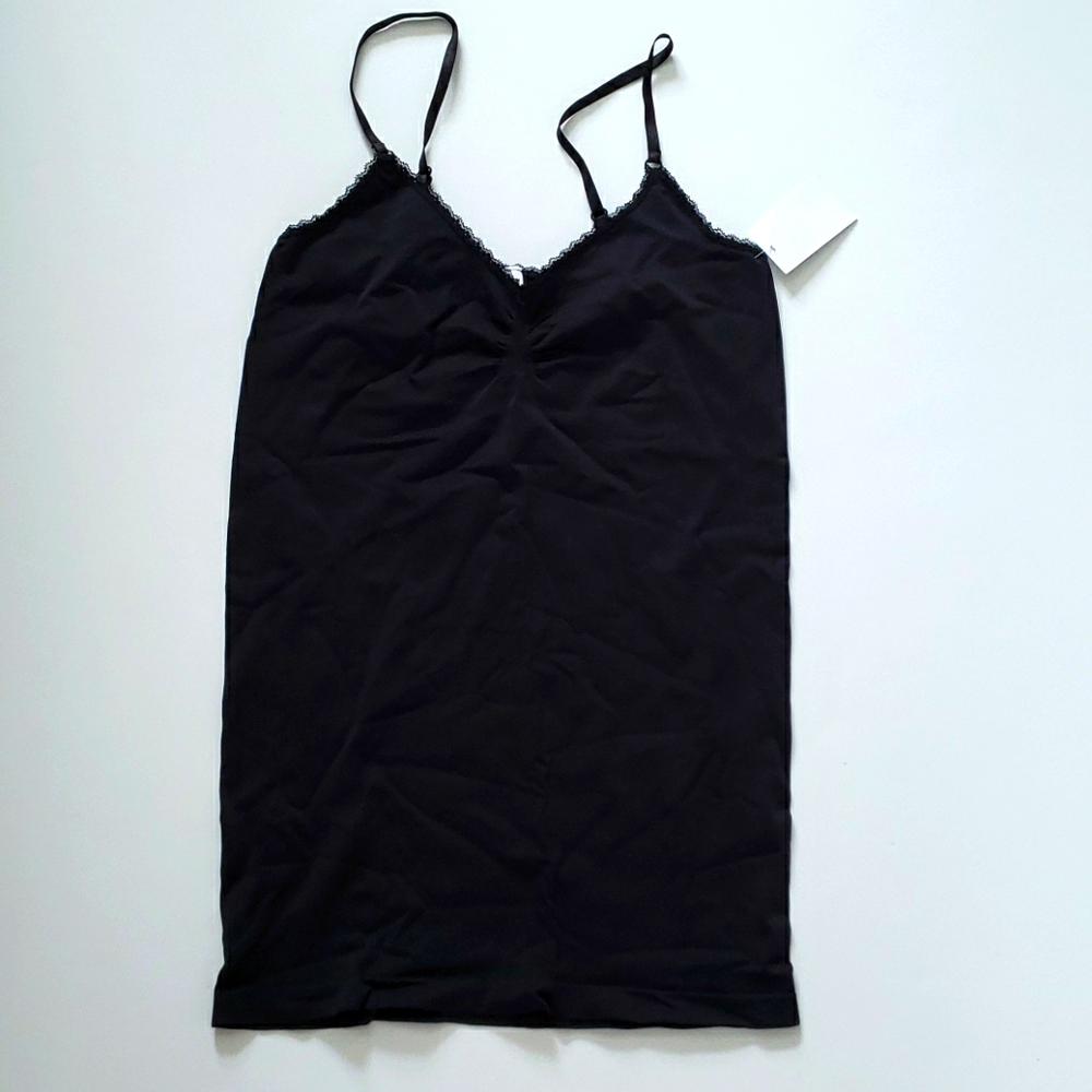 NWT BLACK SEAMLESS CAMI